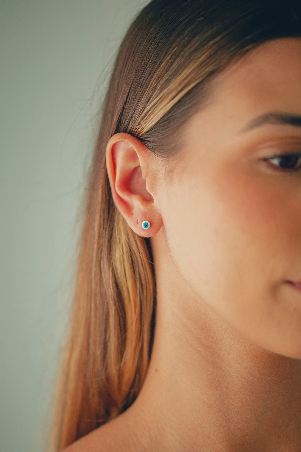 BRINCO MINI OLHO GREGO FOLHEADO A OURO 18K P