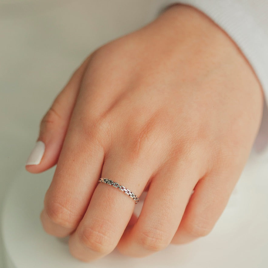 ANEL CORRENTE EM PRATA ENVELHECIDA HUMANIZADA