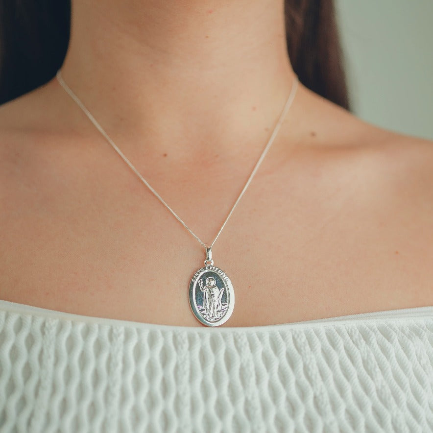 PINGENTE DE PRATA MEDALHÃO SANTO EXPEDITO HUMANIZADA