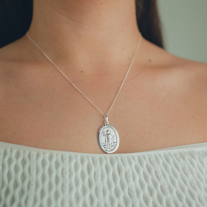 PINGENTE DE PRATA MEDALHÃO SANTO EXPEDITO HUMANIZADA