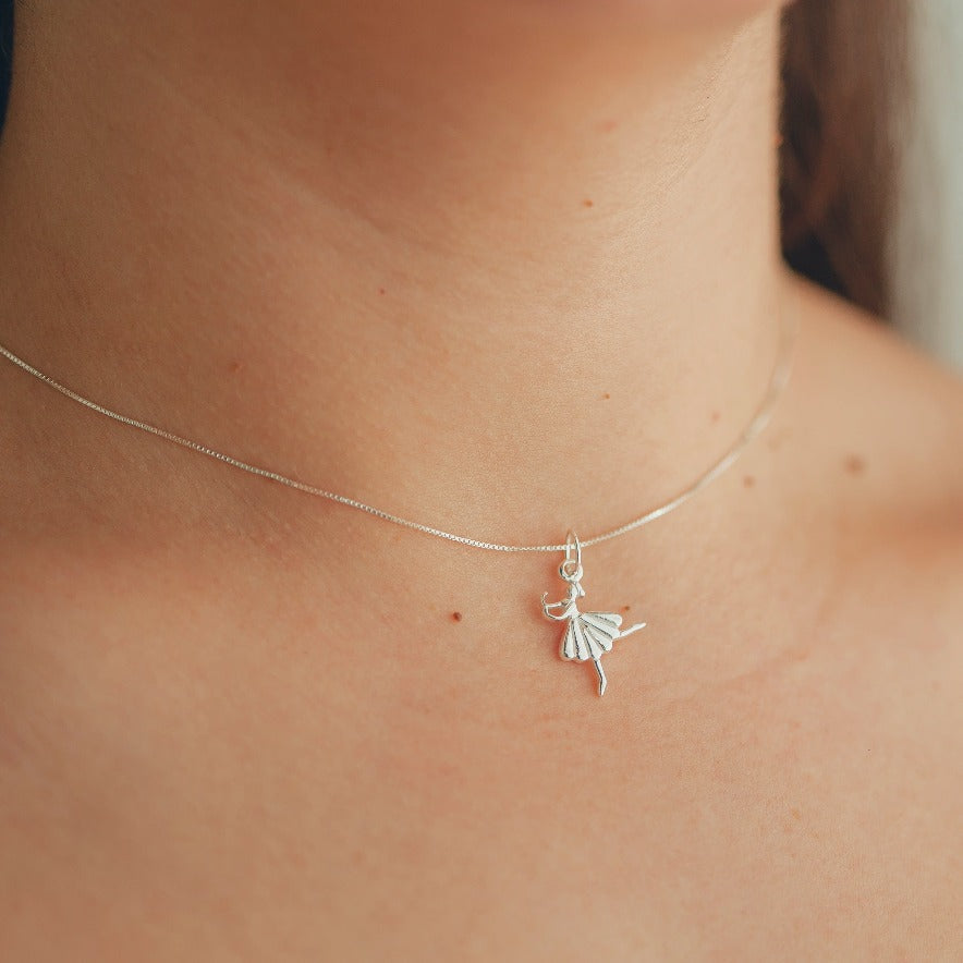 PINGENTE DE PRATA BAILARINA SAIA FRISADA  HUMANIZADA