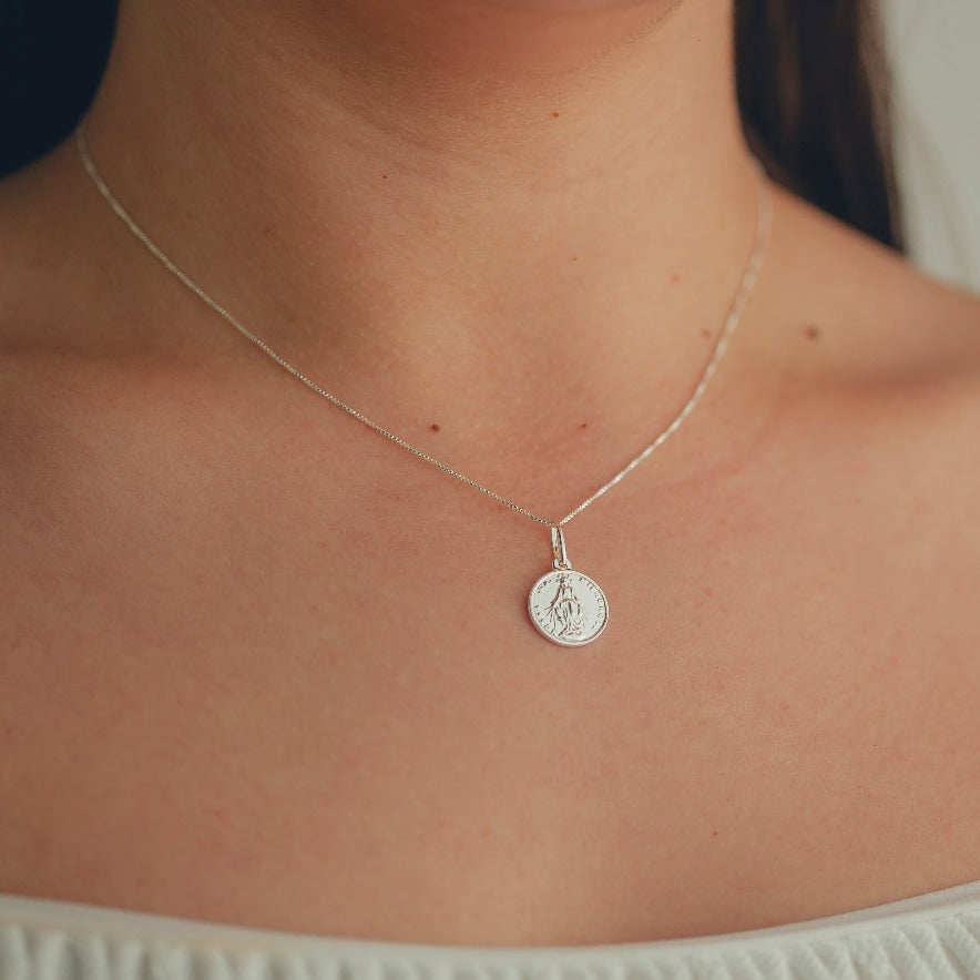 PINGENTE DE PRATA NOSSA SENHORA MILAGROSA HUMANIZADA