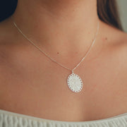 PINGENTE DE PRATA MARIA E ESPÍRITO SANTO NAS SAGRADAS ESCRITURAS HUMANIZADA