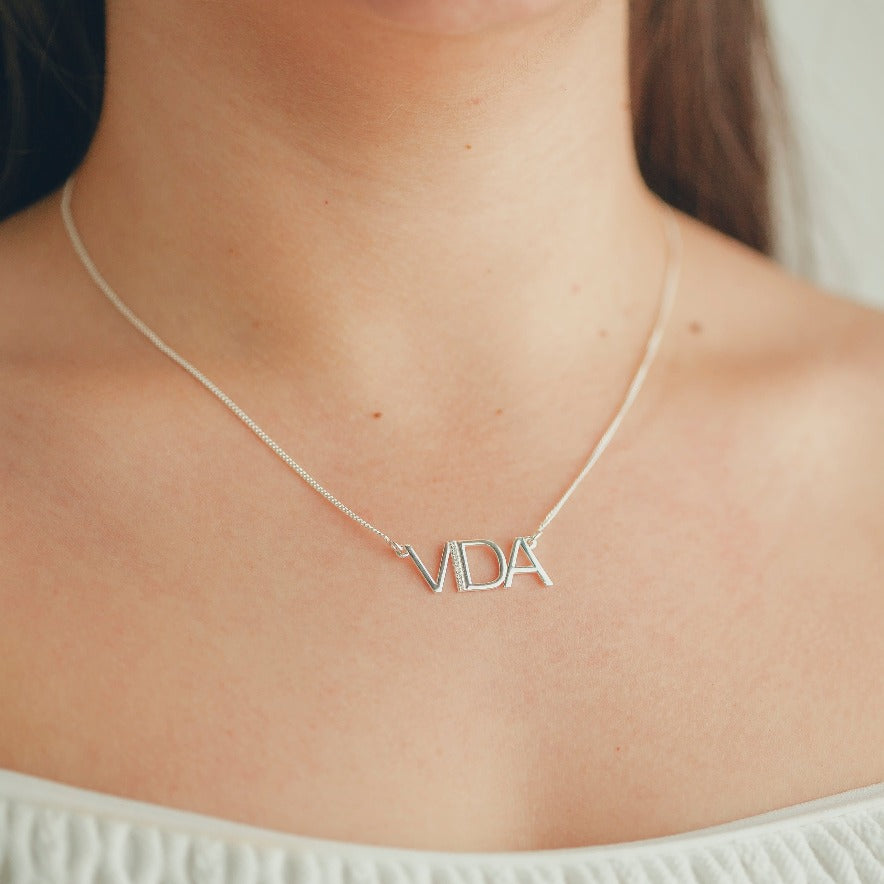 COLAR DE PRATA "VIDA" COM DETALHE EM ZIRCÔNIAS HUMANIZADA