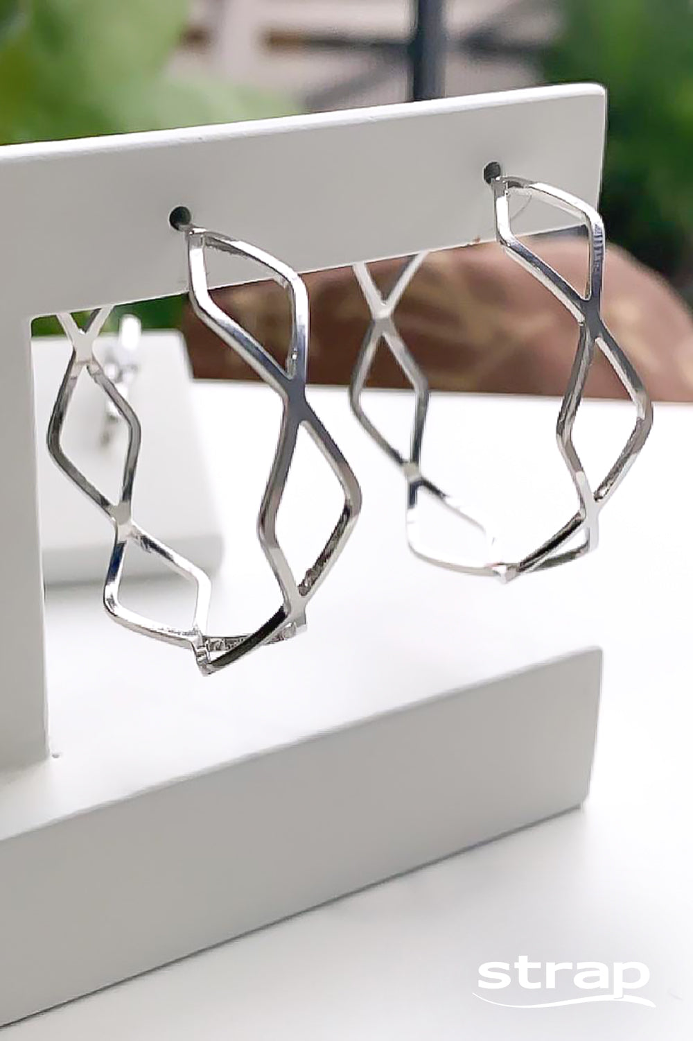 BRINCO DE ARGOLA TRIANGULOS EM AÇO INOX