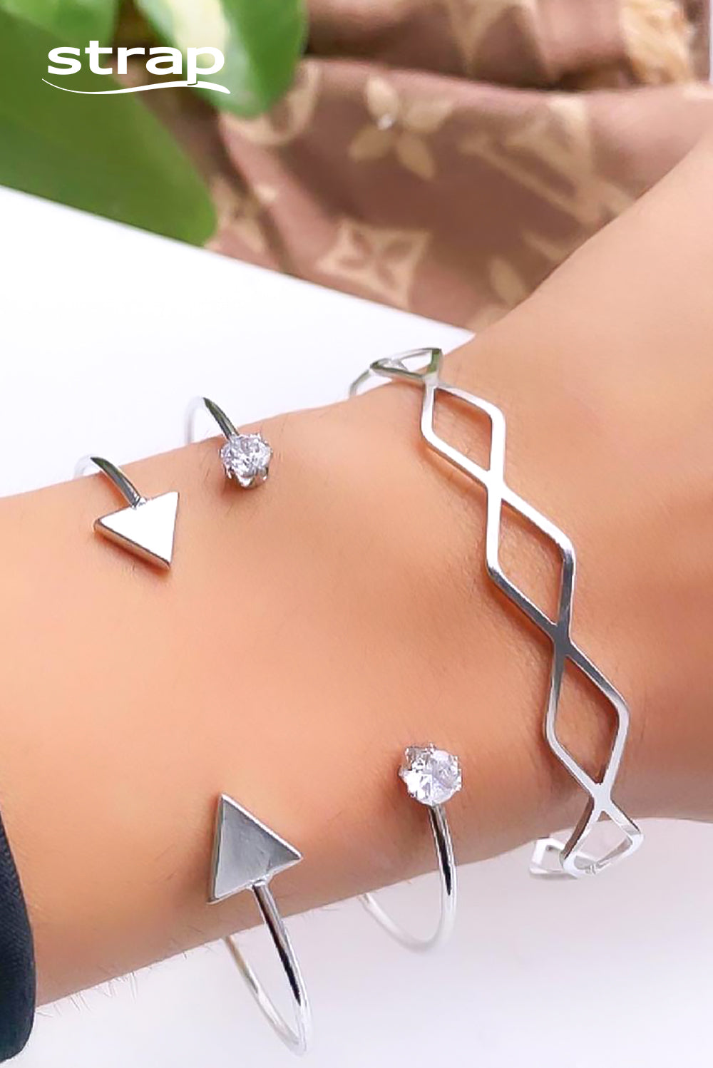 BRACELETE COM TRIANGULOS EM AÇO INOX