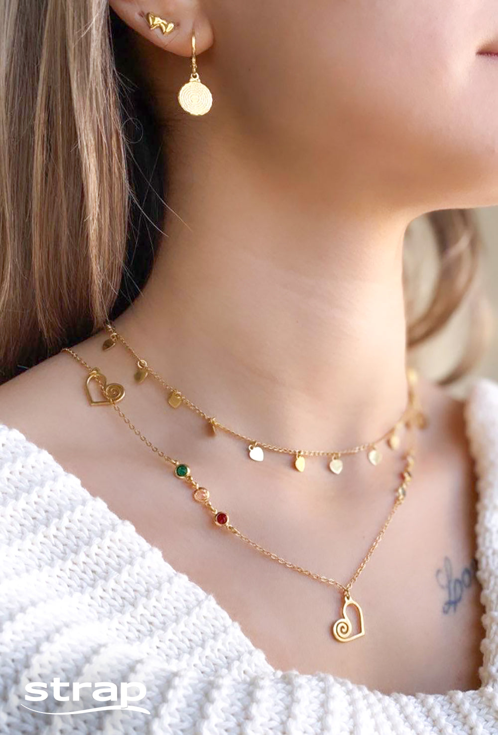 COLAR CHOKER COM CORAÇÕES FOLHEADO A OURO 18K