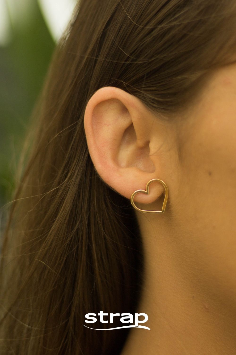 BRINCO CORAÇÃO VAZADO FOLHEADO A OURO 18K