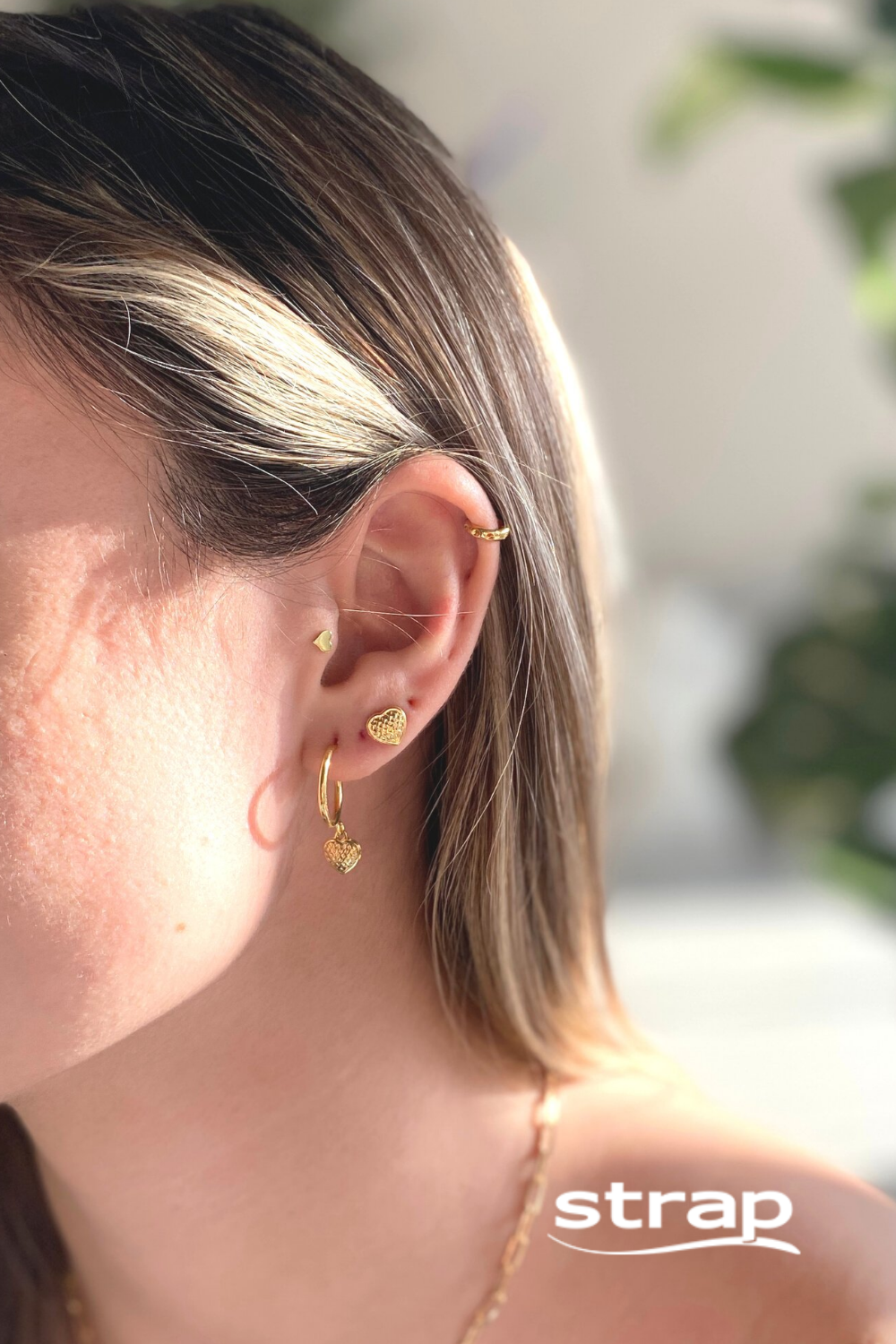 BRINCO DUPLA DE ARGOLA E SEGUNDO FURO DE CORAÇÃO FOLHEADO A OURO 18K