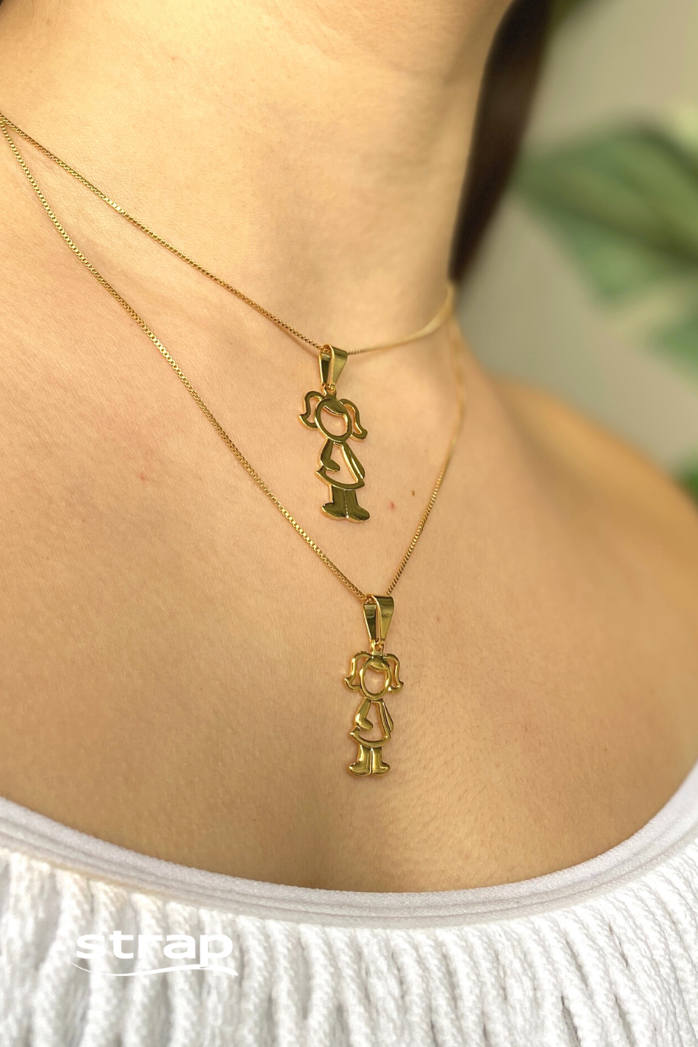 COLAR COM PINGENTE DE MENINA MÉDIO FOLHEADO A OURO 18K