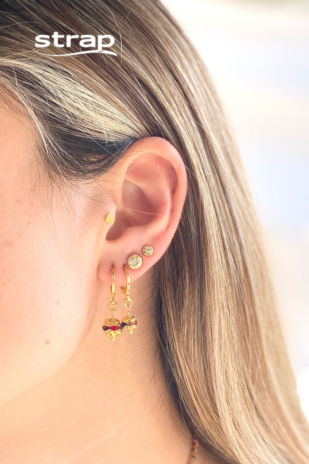 BRINCO DUPLA DE PEDRAS COLORIDAS FOLHEADO A OURO 18K