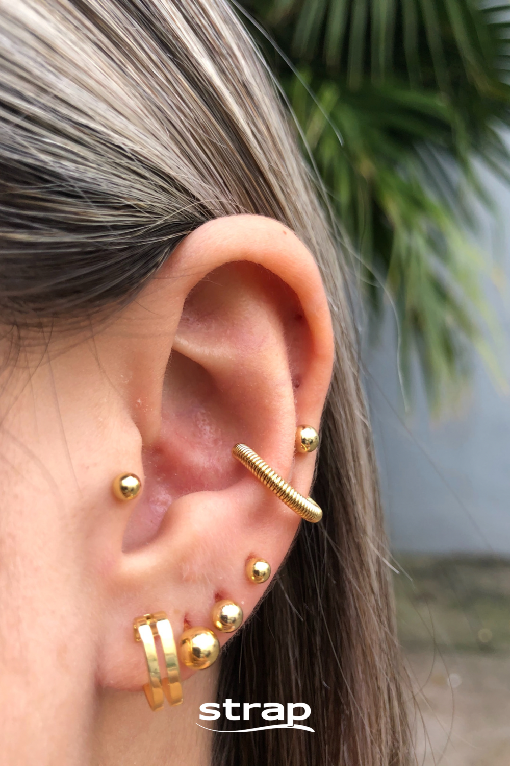 BRINCO DE ARGOLA VAZADA FOLHEADO A OURO 18K