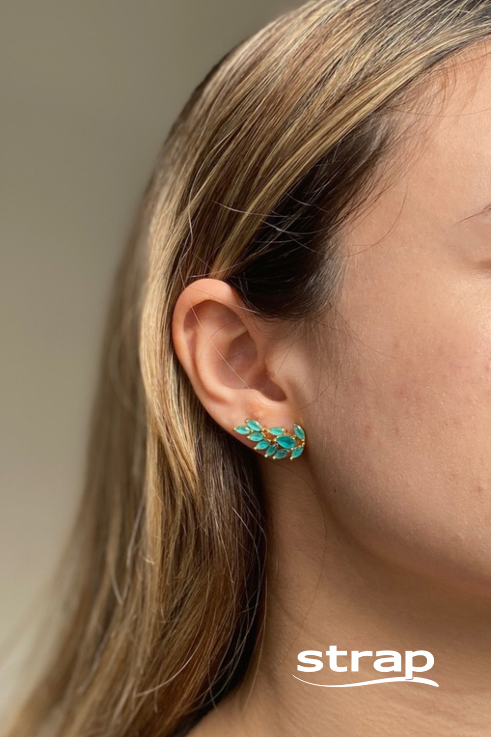 BRINCO ASAS DE ZIRCONIAS AZUL TURMALINA FOLHEADO A OURO 18K