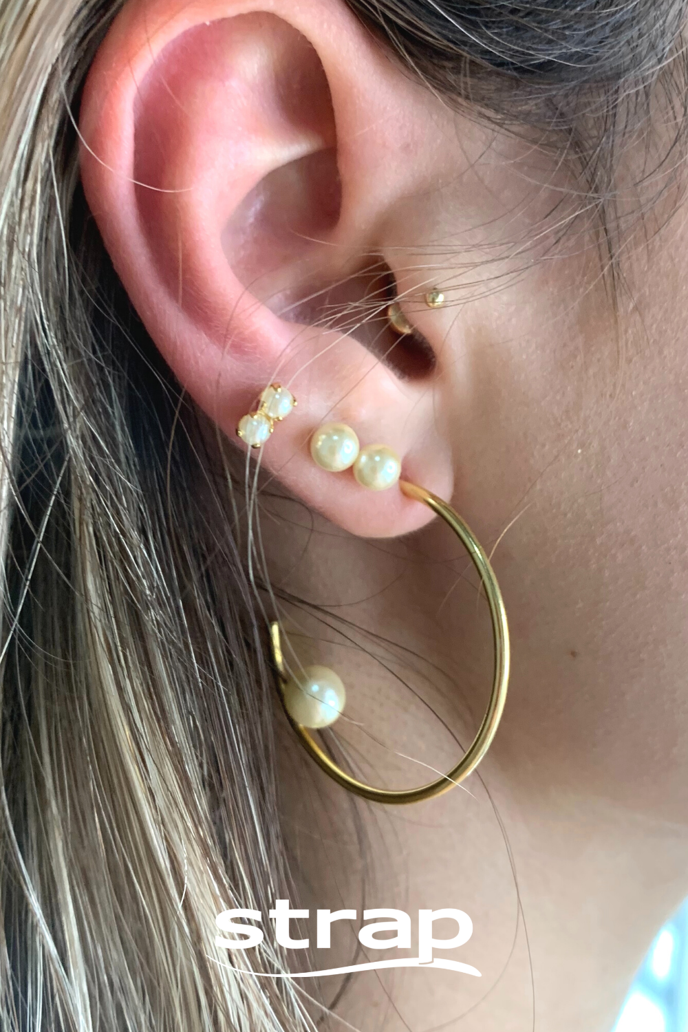 BRINCO DE ARGOLA COM PÉROLA FOLHEADO A OURO 18K