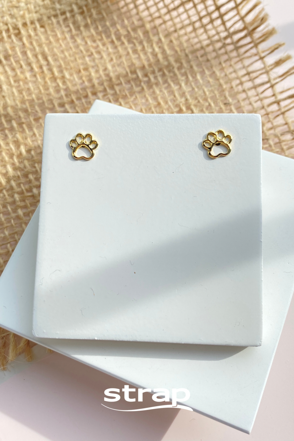 MINI BRINCO PATINHA VAZADA FOLHEADO A OURO 18K
