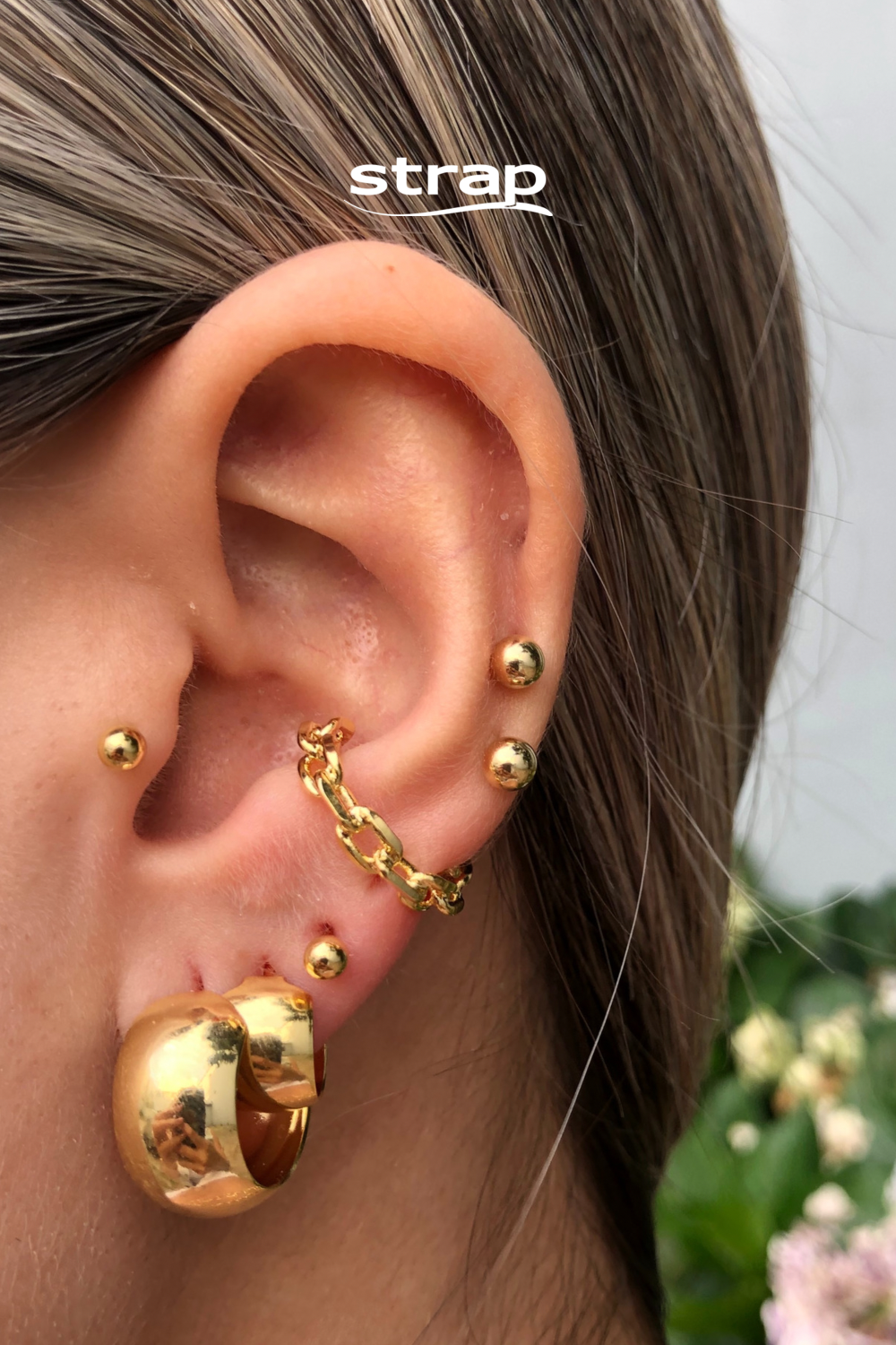 BRINCO DE ARGOLA LISA MÉDIA FOLHEADO A OURO 18K