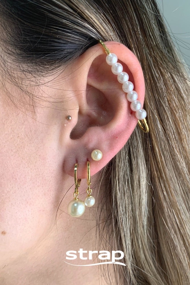 BRINCO DE ARGOLA COM PEROLA MEDIA FOLHEADO A OURO 18K