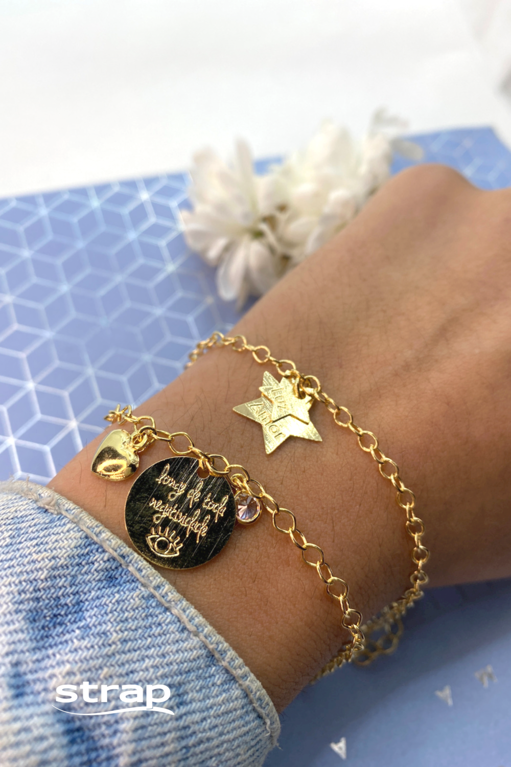 PULSEIRA COM MEDALHA LONGE DE TODA NEGATIVIDADE FOLHEADA A OURO 18K