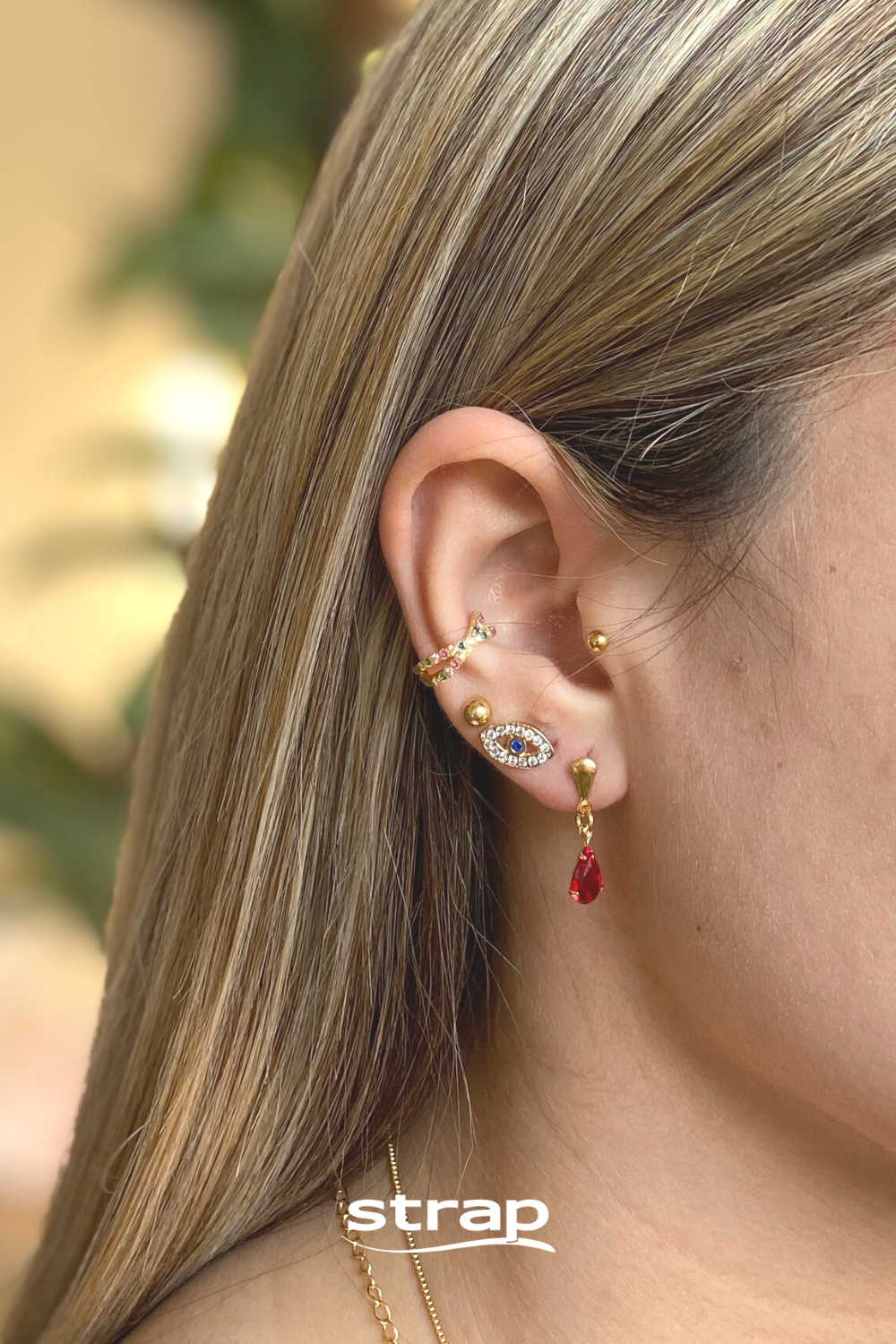 BRINCO GOTA DE ZIRCONIA VERMELHO FOLHEADO A OURO 18K