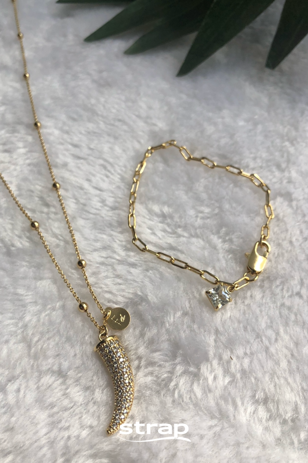 PULSEIRA DELICADA COM PINGENTE DE ZIRCÔNIA FOLHEADA A OURO 18K