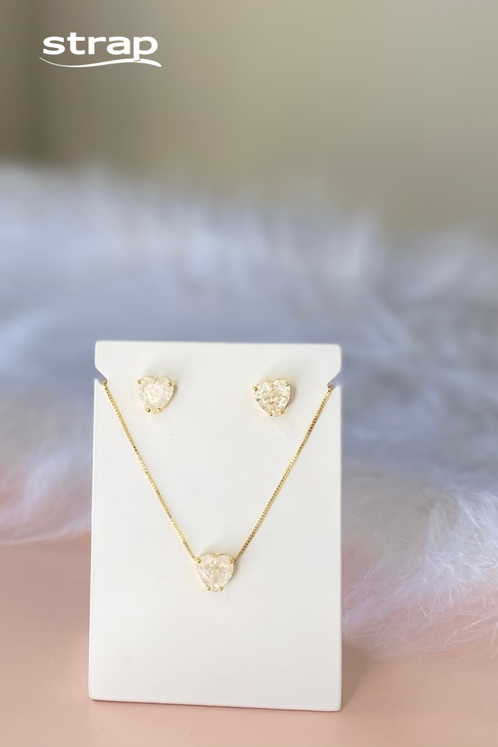 COLAR PEDRA CORAÇÃO CRISTAL FOLHEADO A OURO 18K