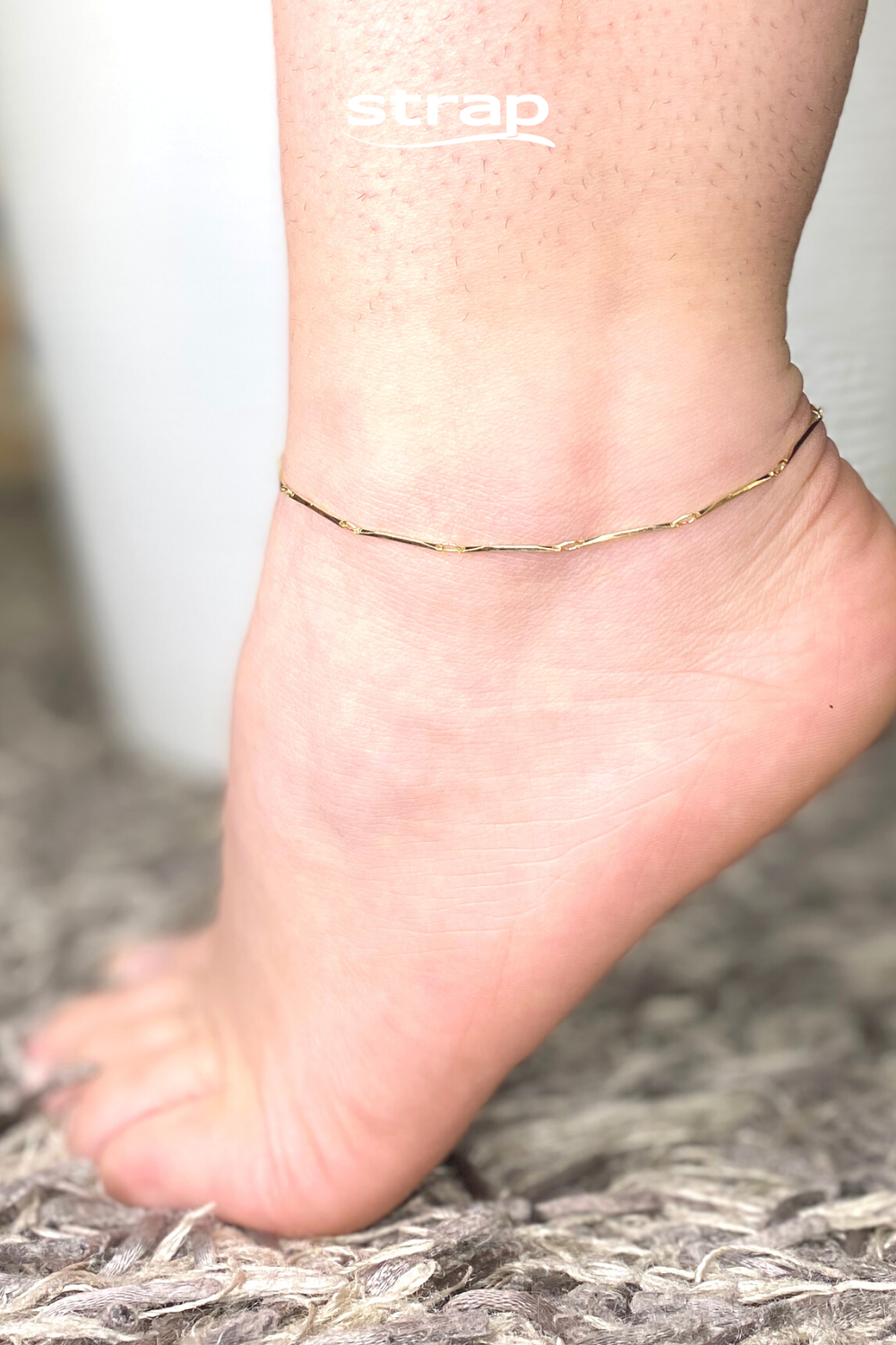 TORNOZELEIRA FININHA FOLHEADA  A OURO 18k