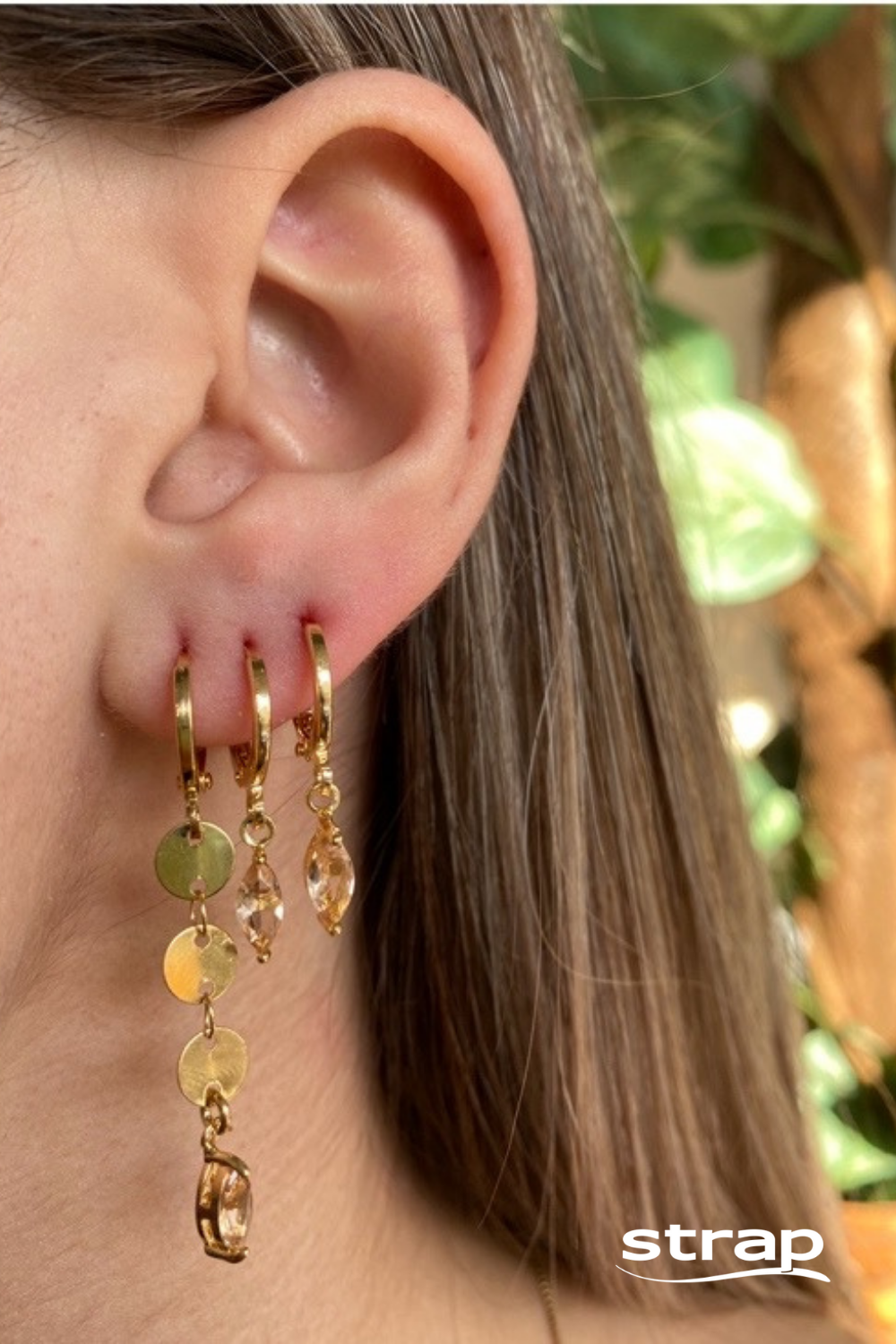 BRINCO DE ARGOLA COM PINGENTE DE ZIRCÔNIA MORGANITA FOLHEADO A OURO 18K
