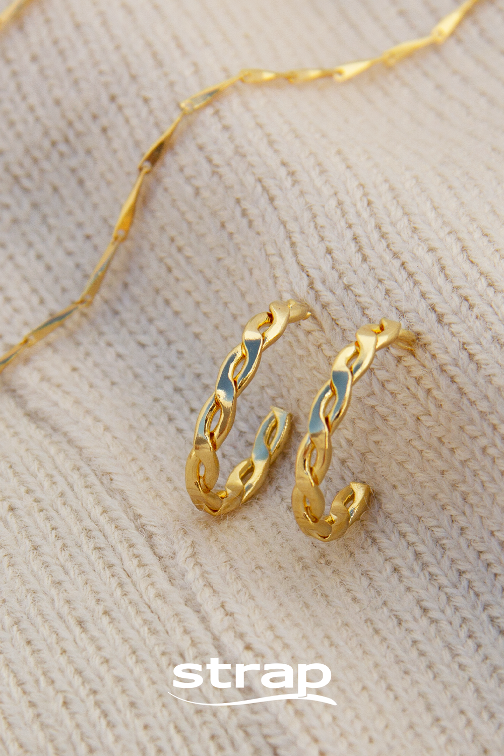 BRINCO DE ARGOLA TRANÇADA FOLHEADO A OURO 18K