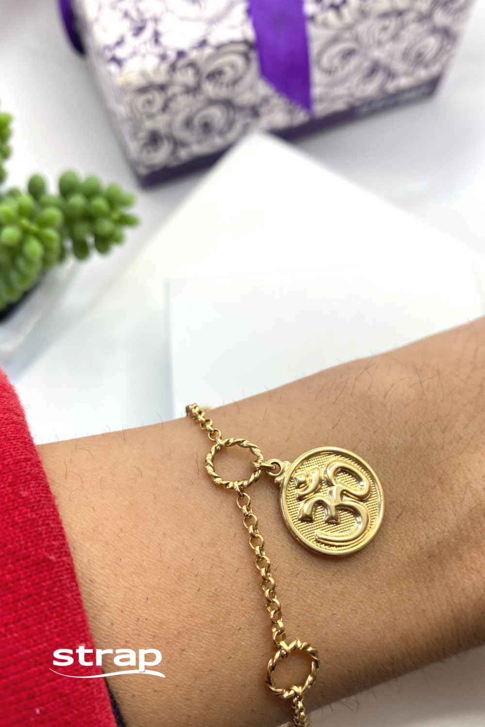 PULSEIRA COM MEDALHA DE OM FOLHEADA A OURO 18K