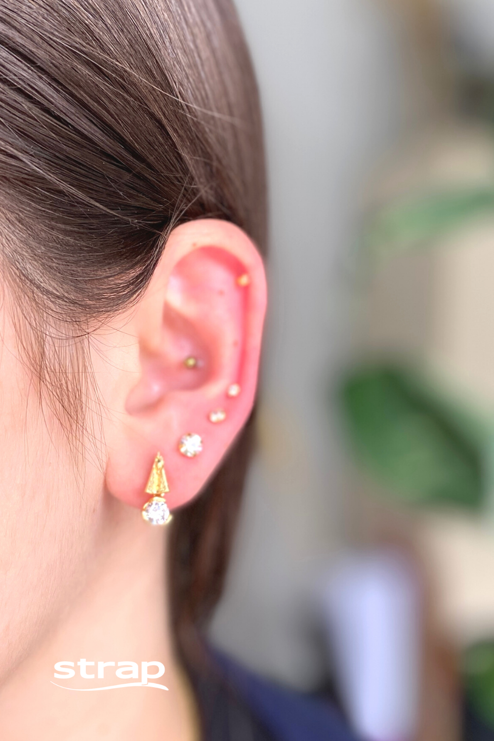 CONJUNTO DE BRINCOS E COLAR NOSSA SENHORA FOLHEADO A OURO 18K