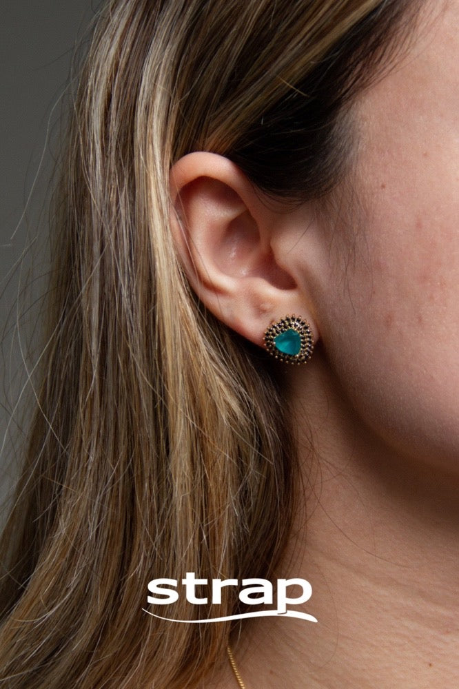 CONJUNTO DE BRINCO E COLAR DE CORAÇÃO COM PEDRA VERDE CRAVEJADO DE ZIRCONIAS PRETAS