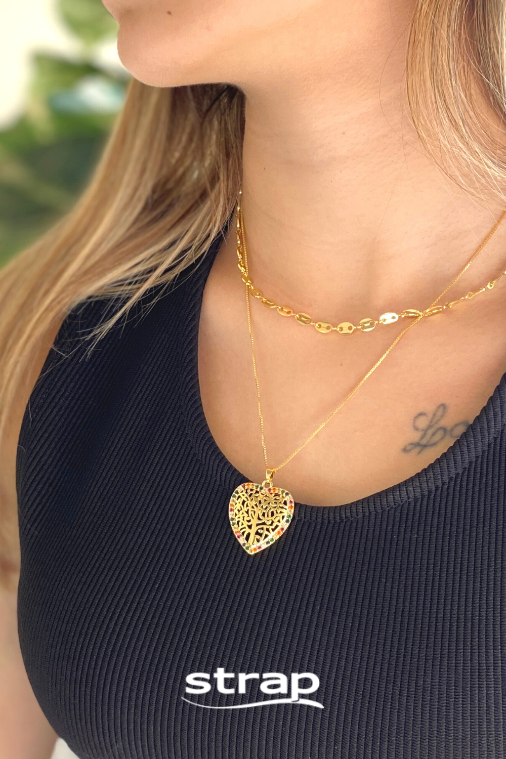 COLAR DE CORAÇÃO CRAVEJADO DE ZIRCONIAS COLORIDAS FOLHEADO A OURO 18K