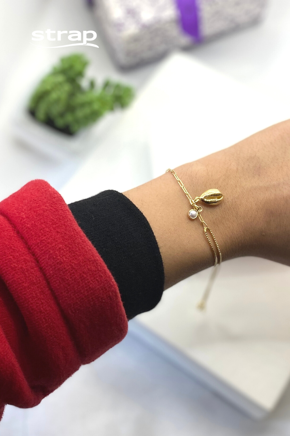 PULSEIRA COM BÚZIO E PEROLA FOLHEADA A OURO 18K