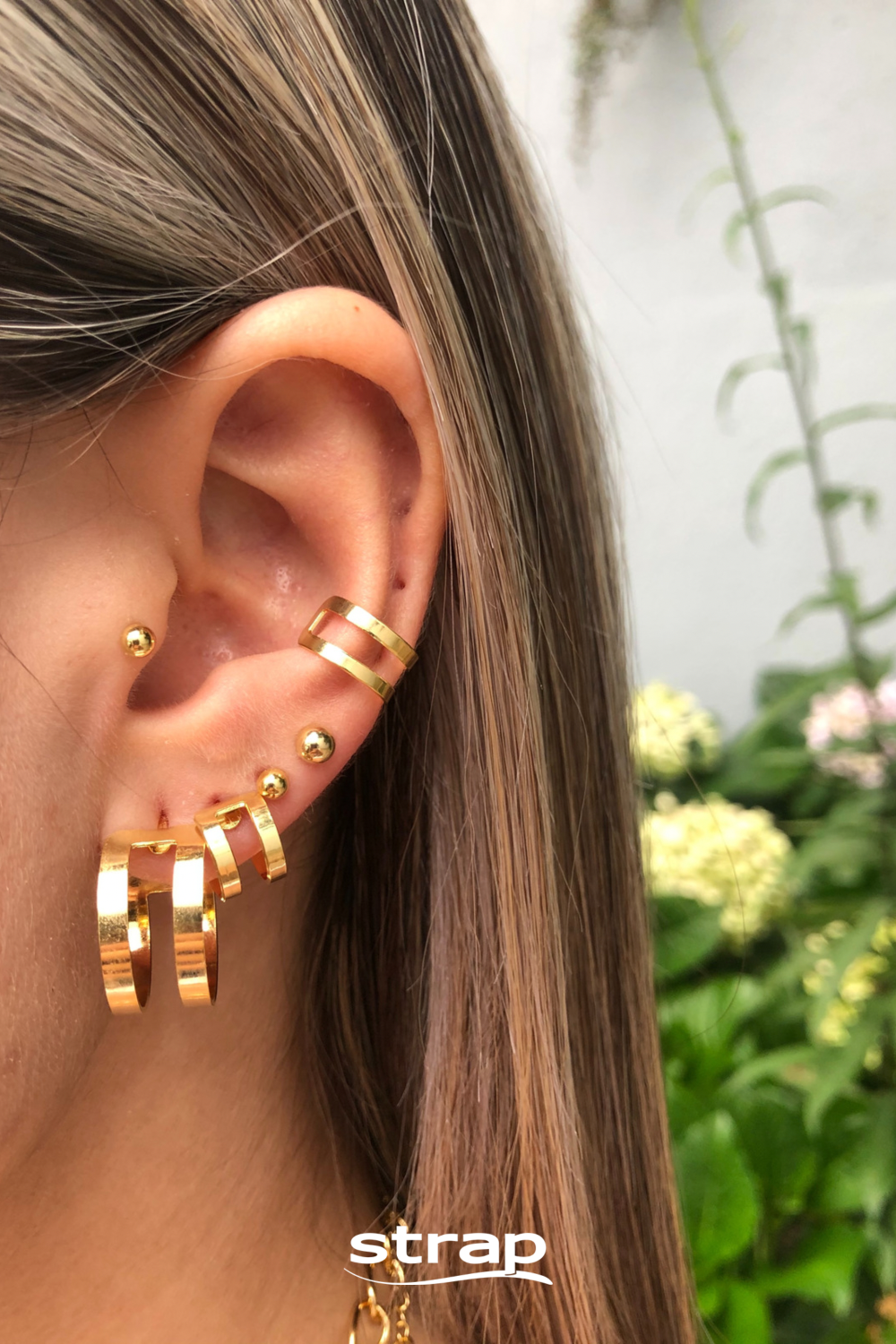 BRINCO DE ARGOLA VAZADA MÉDIA FOLHEADO A OURO 18K
