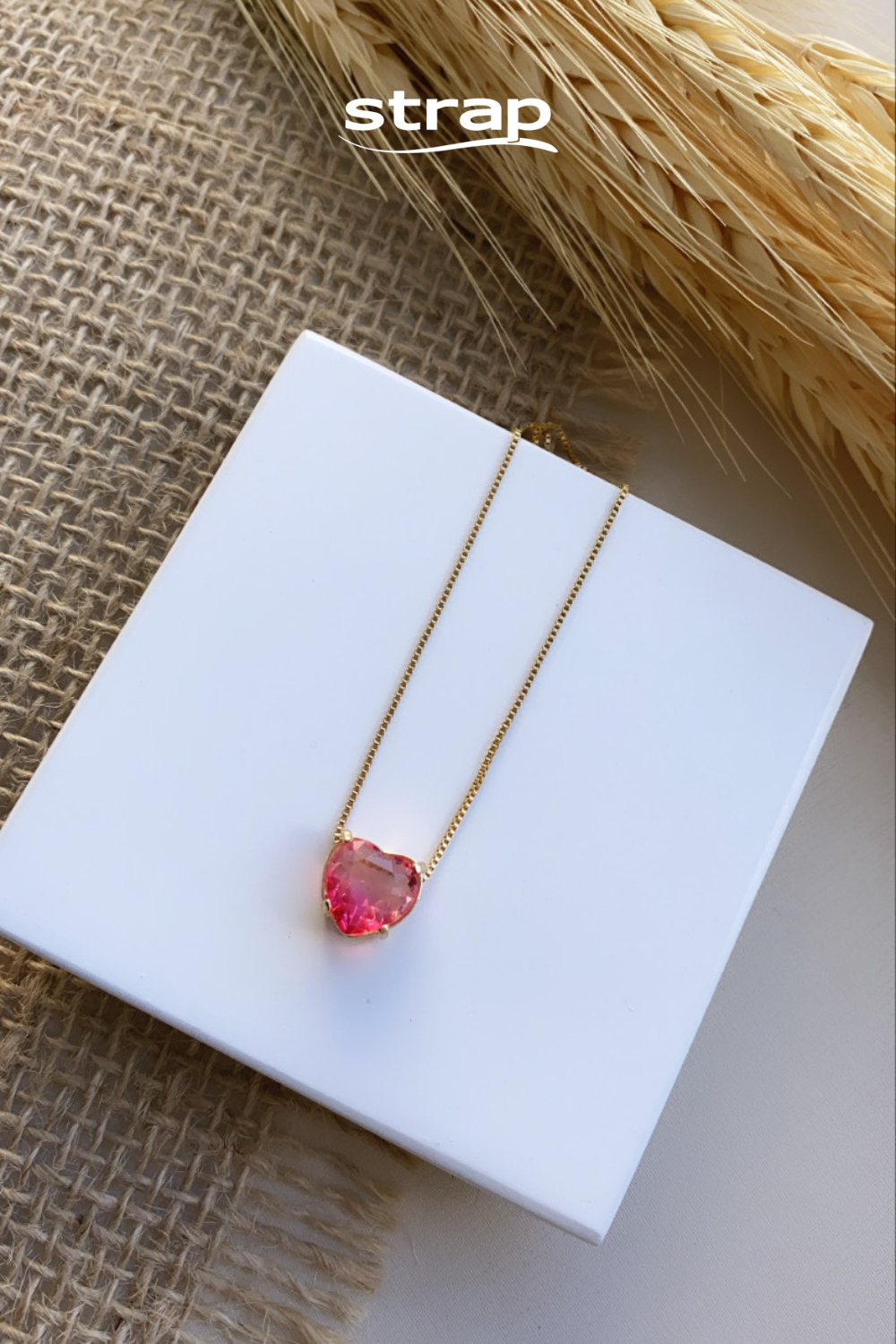 COLAR PEDRA CORAÇÃO VERMELHO FOLHEADO A OURO 18K