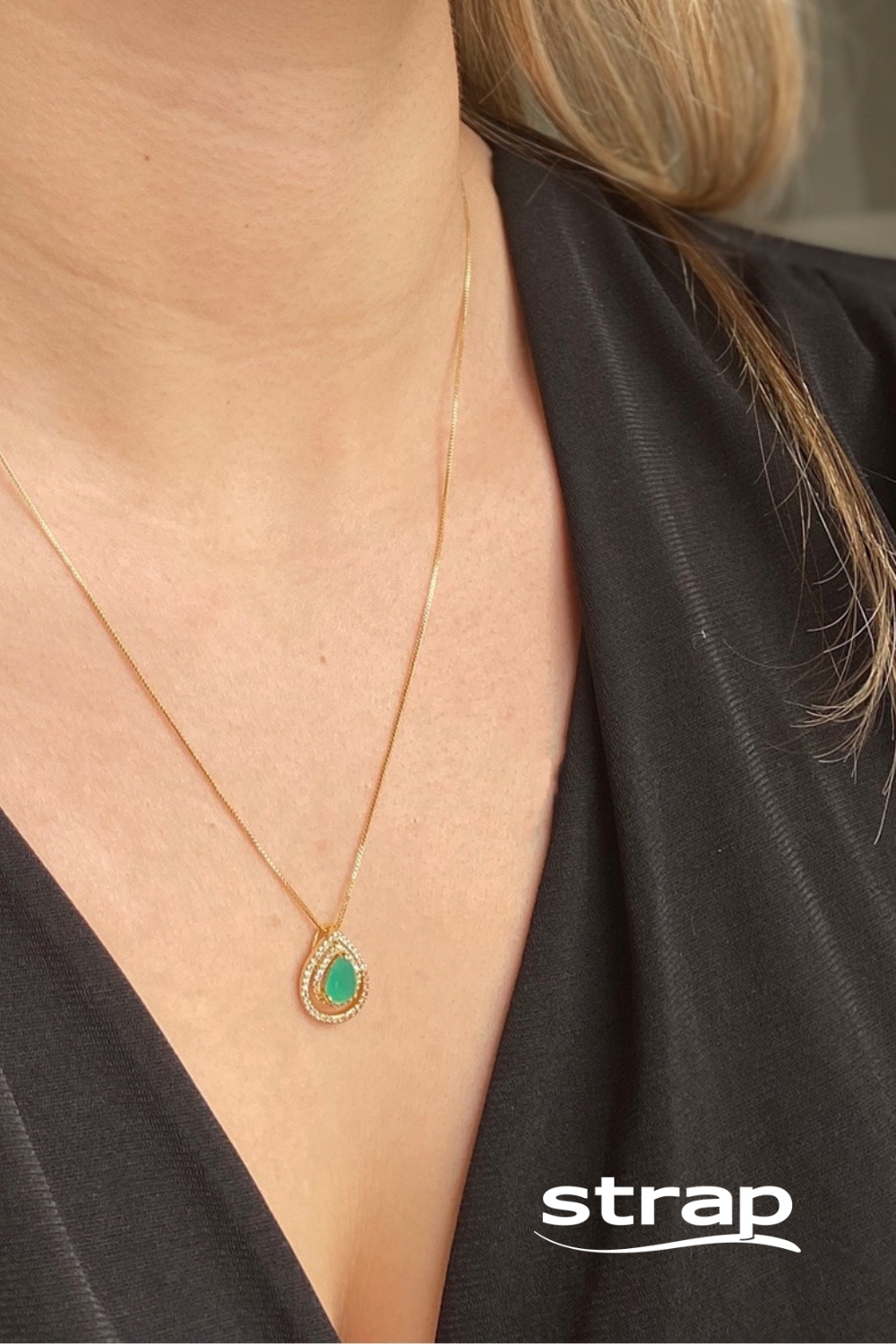 COLAR COM PINGENTE DE GOTA VERDE FOLHEADO A OURO 18K