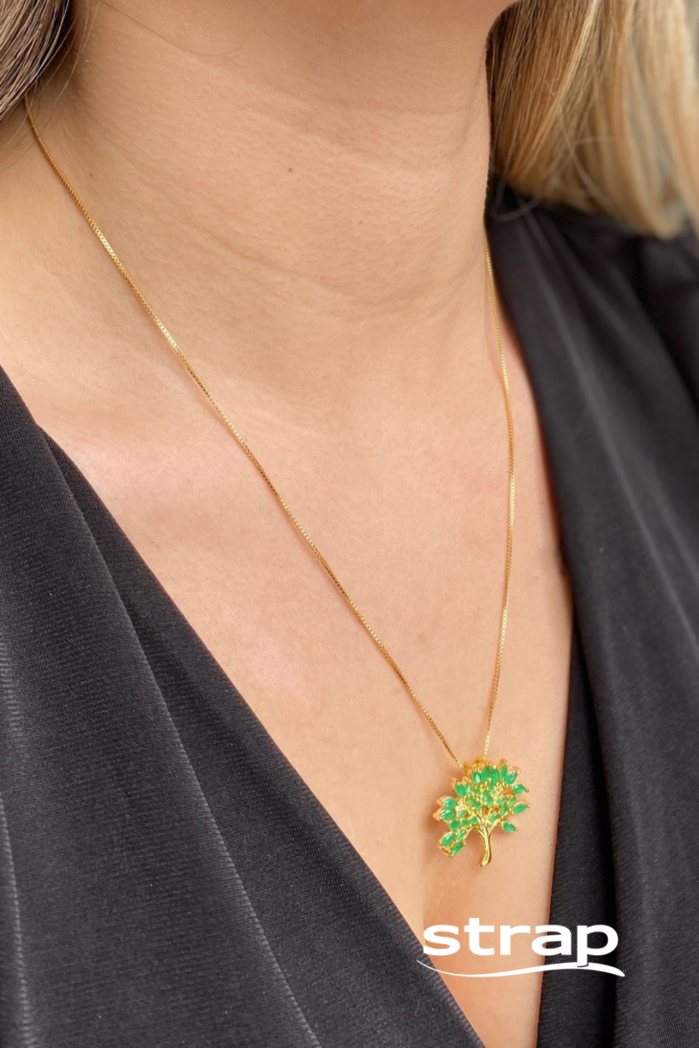 COLAR ARVORE DA VIDA COM ZIRCONIAS VERDES FOLHEADO A OURO 18K