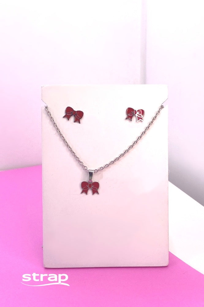 CONJUNTO DE BRINCO E COLAR COM PINGENTE DE LAÇO EM AÇO INOX