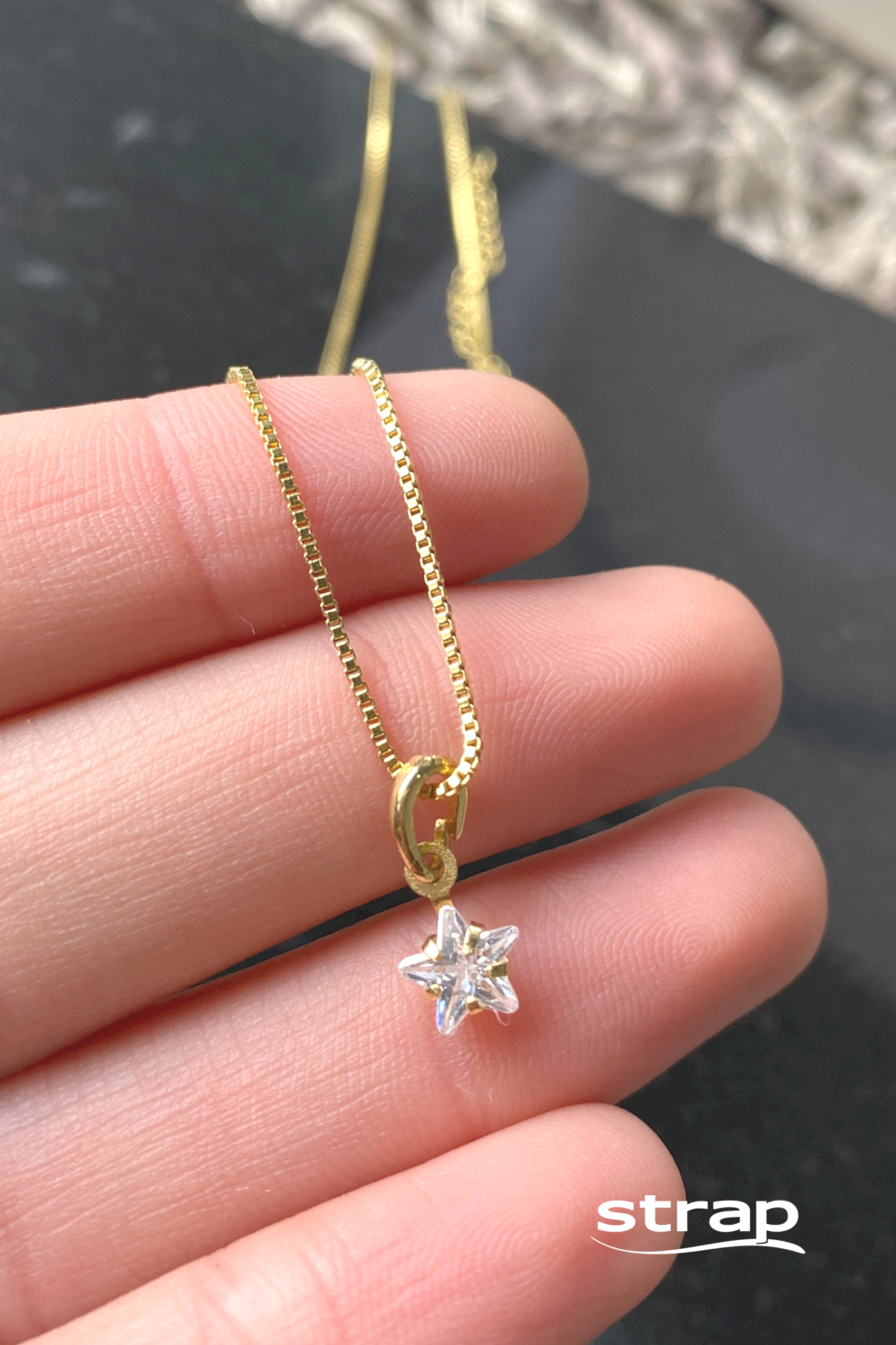 COLAR COM PINGENTE DE ESTRELA GRANDE DE ZIRCÔNIA FOLHEADO A OURO 18K