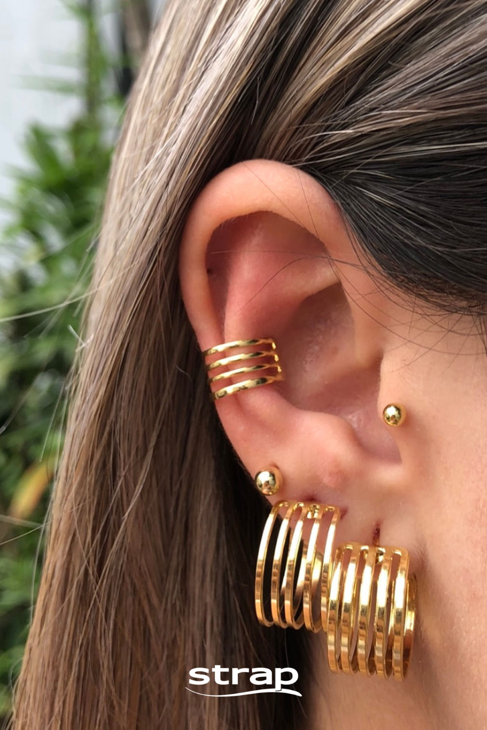 BRINCO DE ARGOLA CINCO ELOS FOLHEADO A OURO 18K