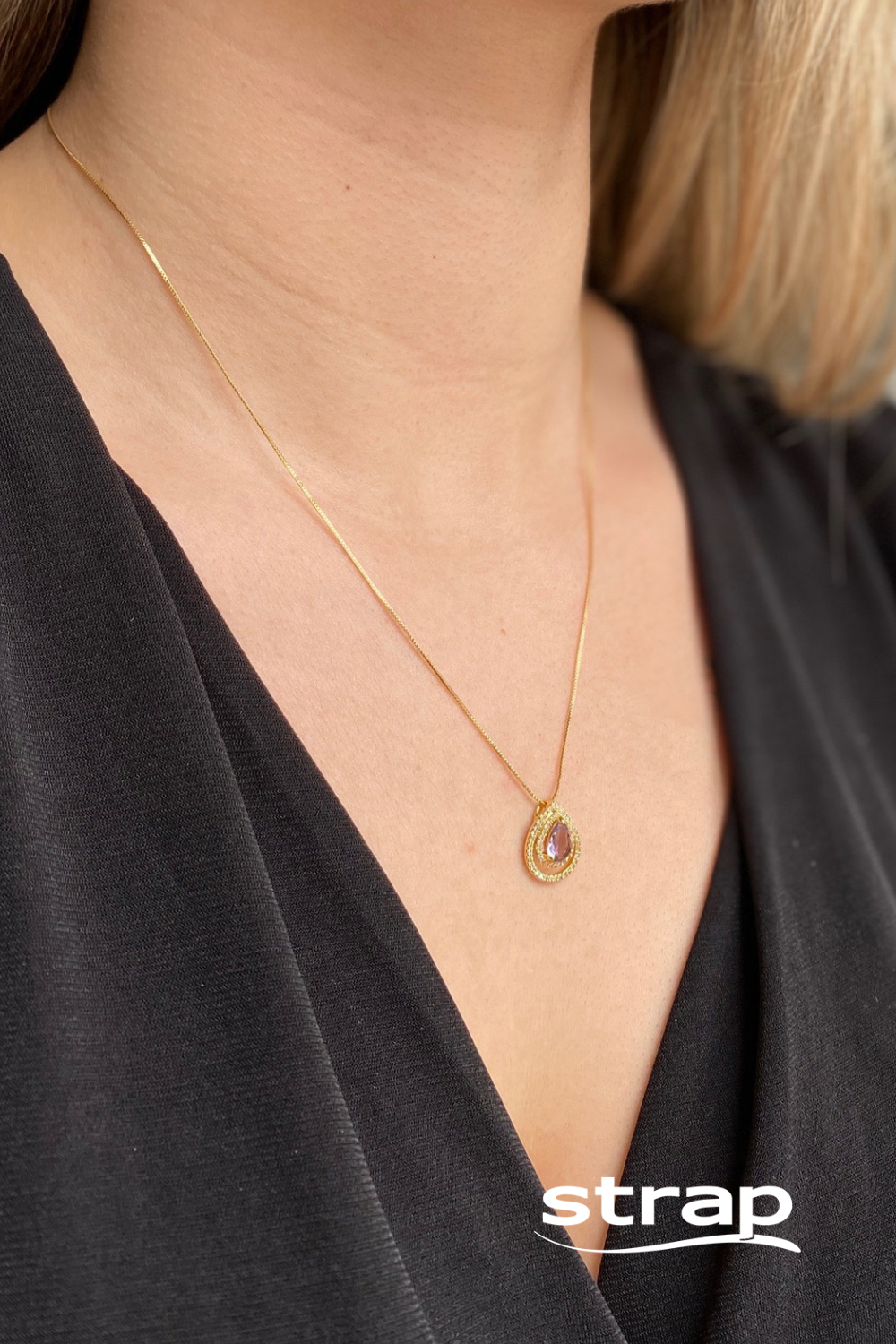 COLAR COM PINGENTE DE GOTA LILAS FOLHEADO A OURO 18K